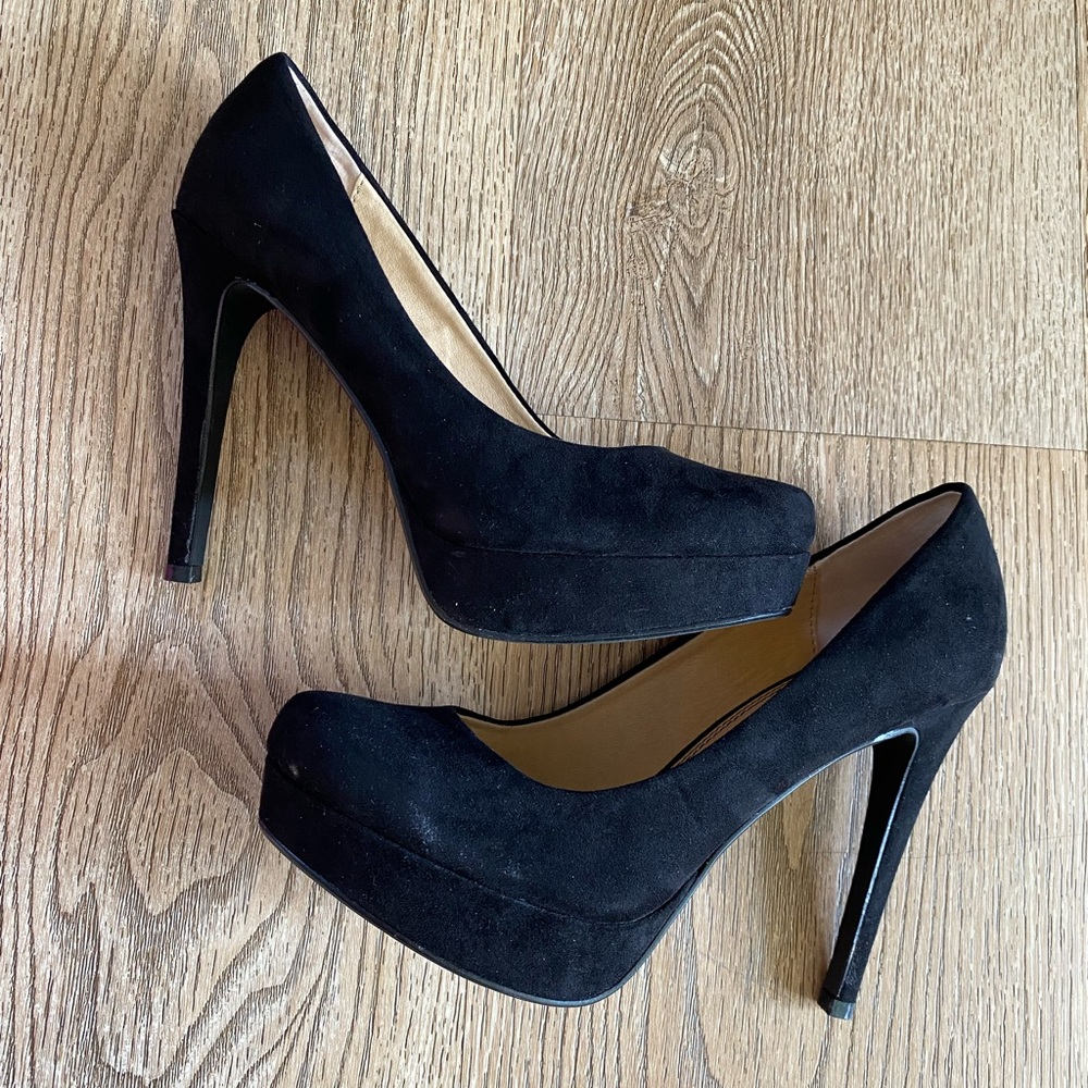 Black heel 
Chinese laundry 
Suede 
Size 8